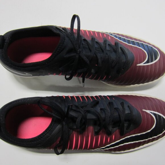 Nike Black and Burgundy Athletic Shoes - Picture 5 of 7
